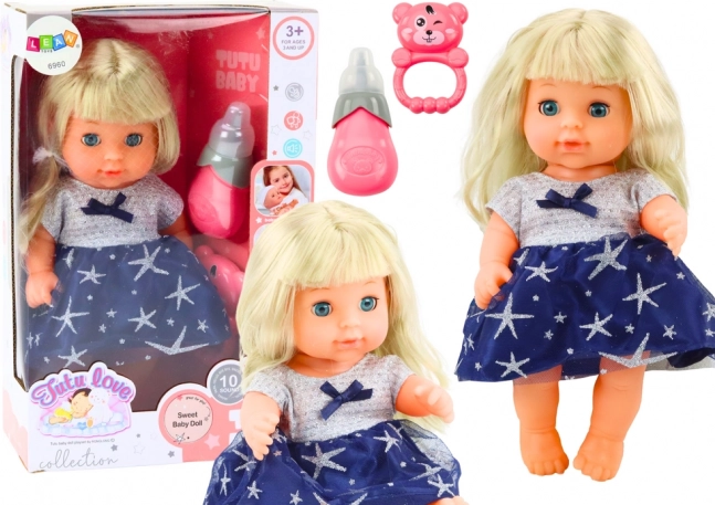 Puppe im Matrosenkleid