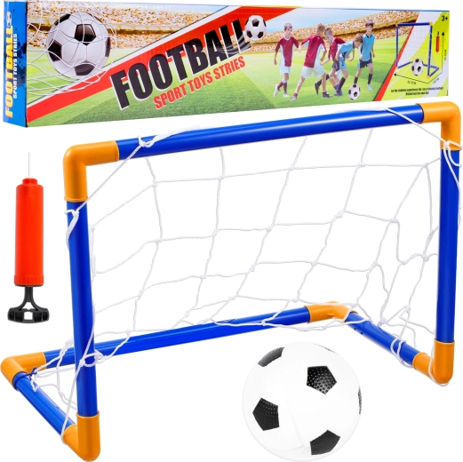 Fußballtor mit Ball und Pumpe
