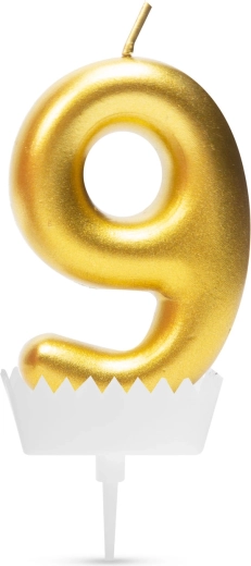 Tortekerze in Form der Zahl 9