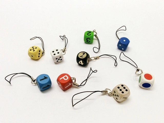 Detoa Schlüsselanhänger Würfel – bunter Anhänger für Schlüssel