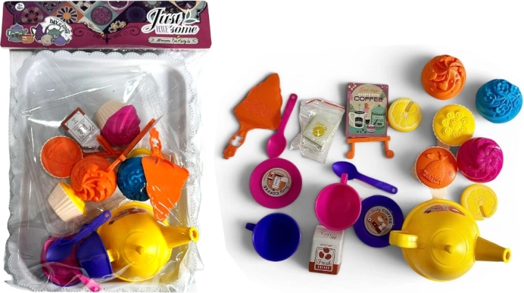 Kinder-Teeset und Kaffeeset mit Törtchen