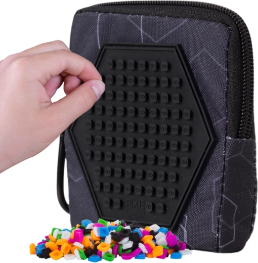 Pixie Crew quadratisches Etui schwarz Hexa mit Pixeln
