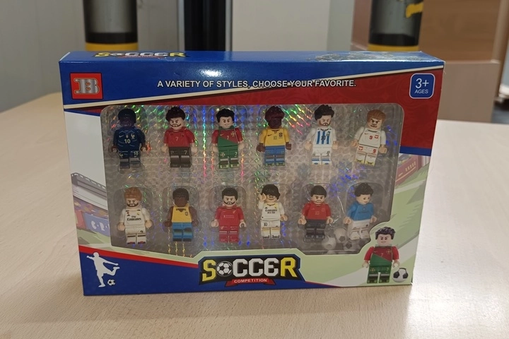 Konstruktionsfiguren von Fußballspielern mit Bällen – 1 Stück