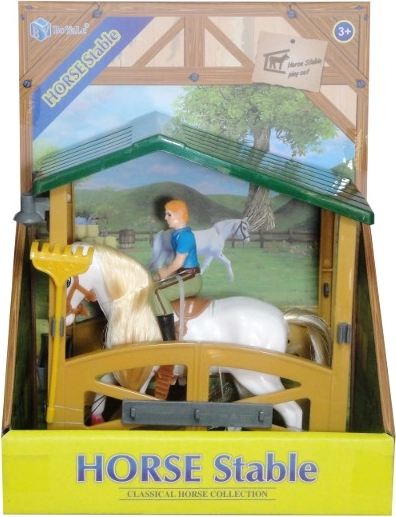Puppe mit Pferd im Pferch