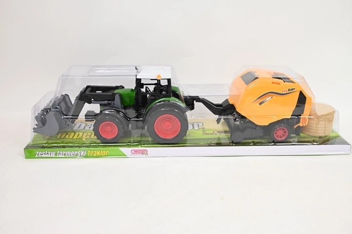 Traktor mit landwirtschaftlicher Maschine