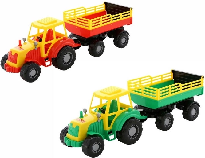 Traktor Altaj mit Anhänger