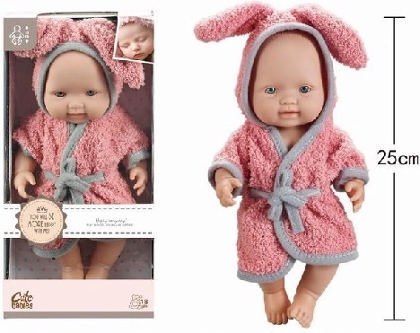 Babypuppe im Bademantel
