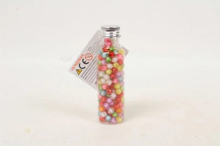 Bunte Perlen in einer Mini-Dose