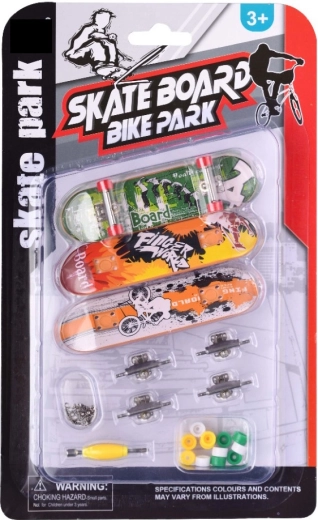 Skatepark-Set mit 3 Fingerboards und Zubehör