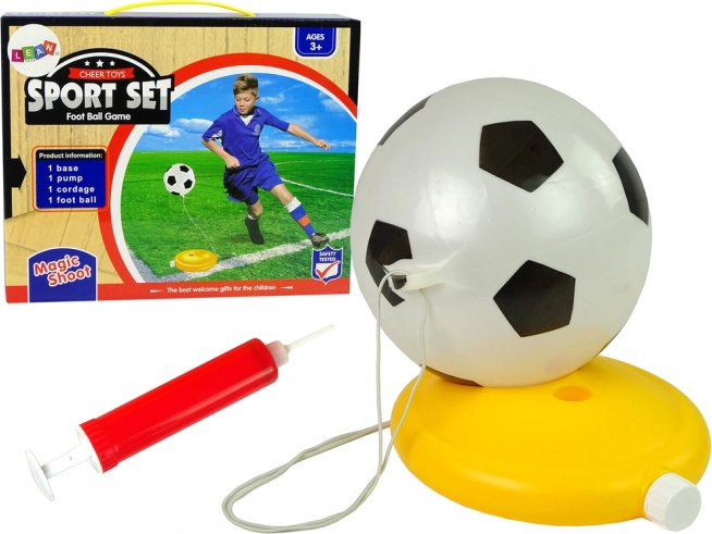 Set mit Fußball auf einer Schnur und Pumpe