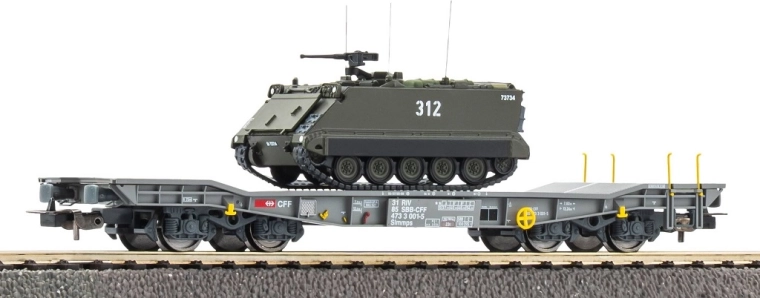 Piko Schwerlast-Flachwagen Slmmnps mit gepanzertem Fahrzeug M113 (SBB-CFF), H0