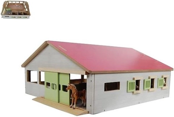 Pferdestall mit drei Boxen und Reitplatz