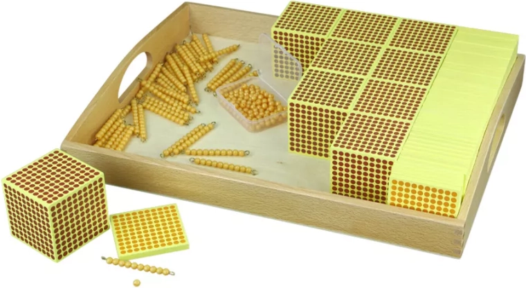 Hölzerne Hunderter-Quadrate und goldenes Perlenmaterial 100–1000