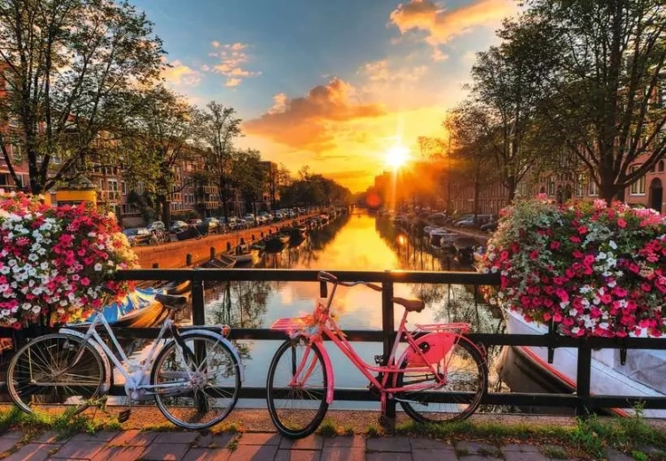 Ravensburger Puzzle „Sonnenuntergang in Amsterdam“ XL, 200 Teile