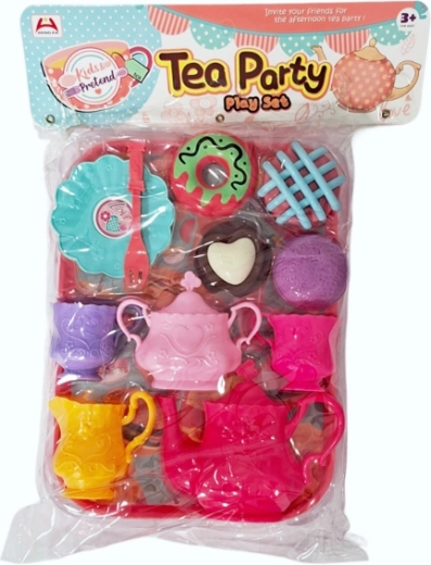 Kindliche Küchenset mit Geschirr und Lebensmitteln