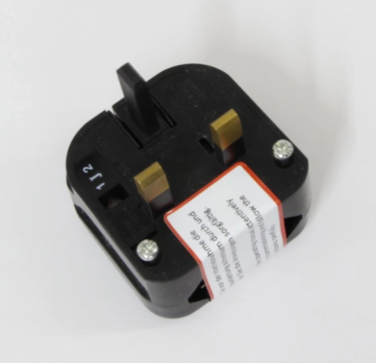 Adapter von DE-Stecker auf GB-Stecker