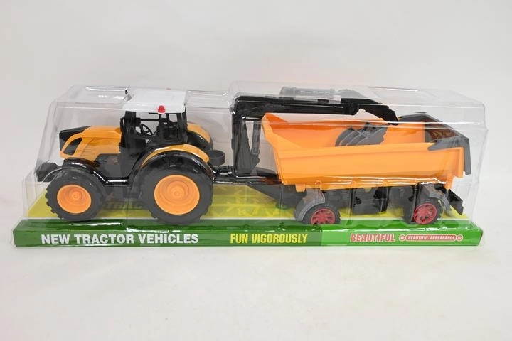 Traktor mit Anhänger und Ladekralle