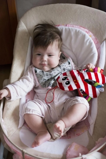 Raschelnde Füllung zur akustischen Stimulation