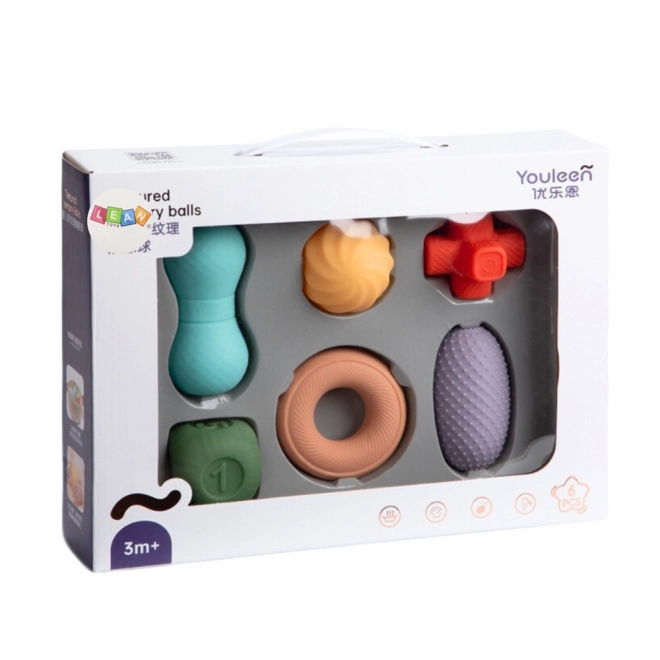 Set aus weichen sensorischen Spielzeugen und Würfeln