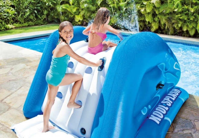 Aufblasbare Wasserrutsche für den Pool