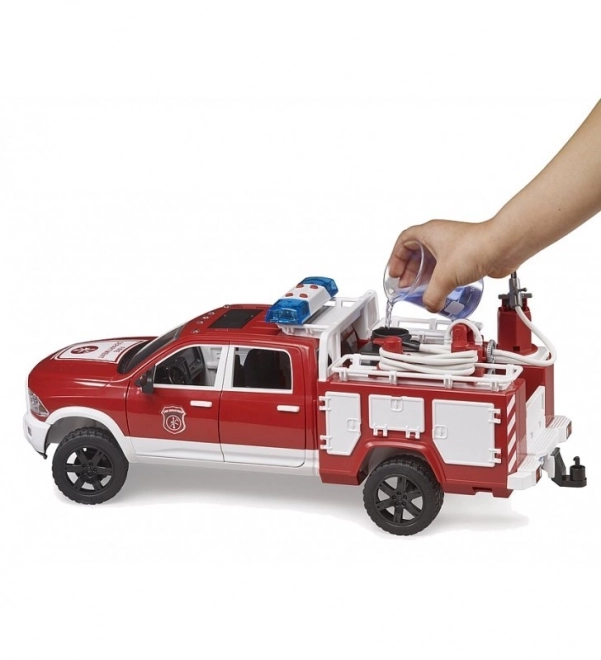 Bruder Feuerwehrwagen RAM 2500 mit Licht- und Soundbake