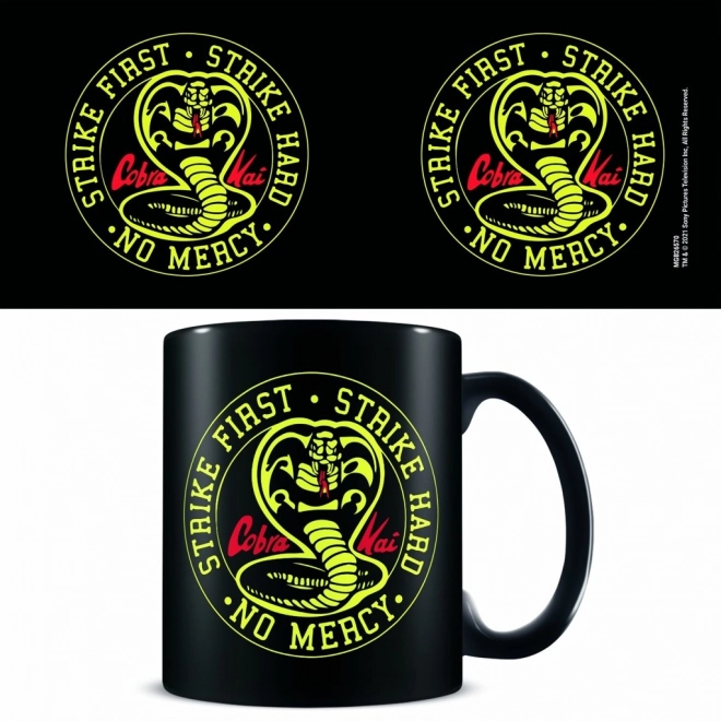 Cobra Kai Tasse mit Emblem