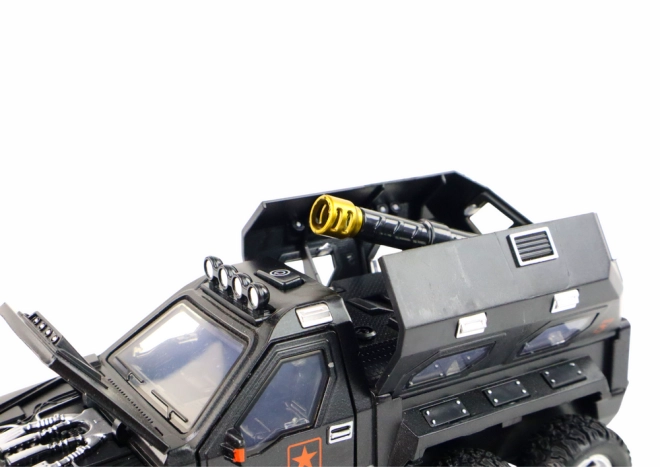 Ausfahrbare Kanone, Licht und Sound auf Knopfdruck
