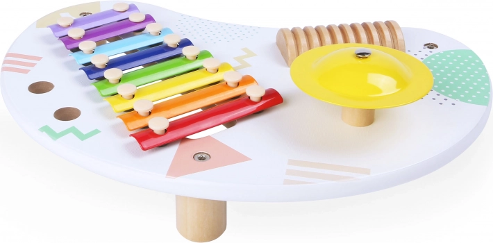 3 Instrumente in einem Tisch