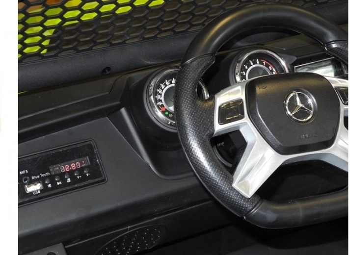 Beleuchtetes Cockpit und Multimedia