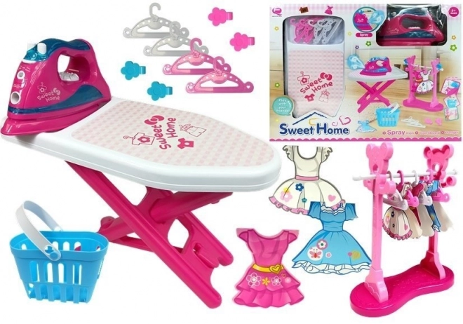 Rosa Bügelset mit Bügelbrett und Kleiderbügel