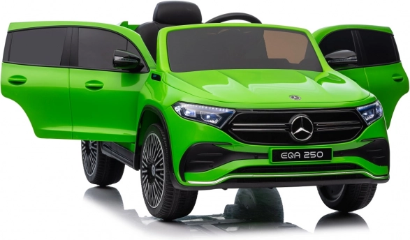 Elektrisches Auto Mercedes Benz EQA 250 grün