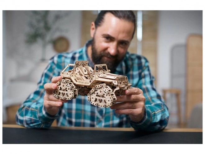 Ugears 3D Holzmechanik-Puzzle Geländefahrzeug mit Kettenantrieb