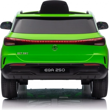 Elektrisches Auto Mercedes Benz EQA 250 grün
