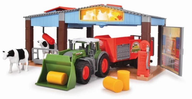 Bauernhof mit Fendt Traktor