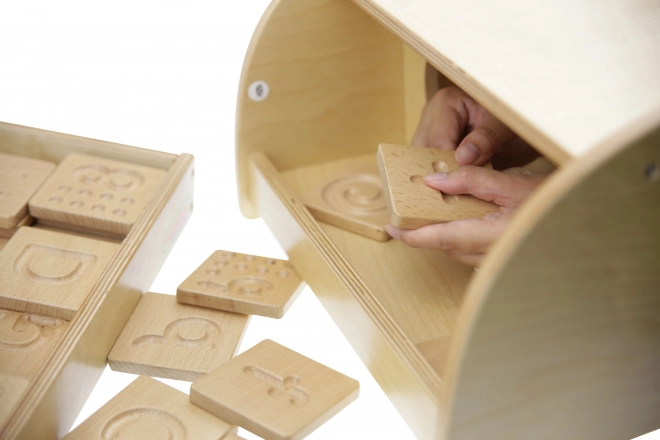 Masterkidz Holzsensorikspielzeug Buchstaben, Zahlen und Formen erkennen