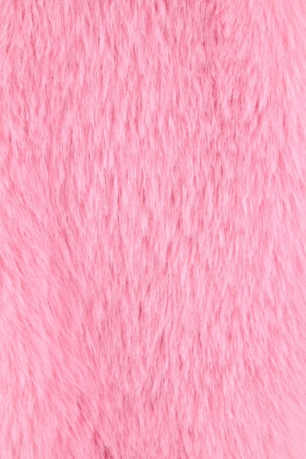 Kuschelweicher Plüschhase mit rosa Halstuch