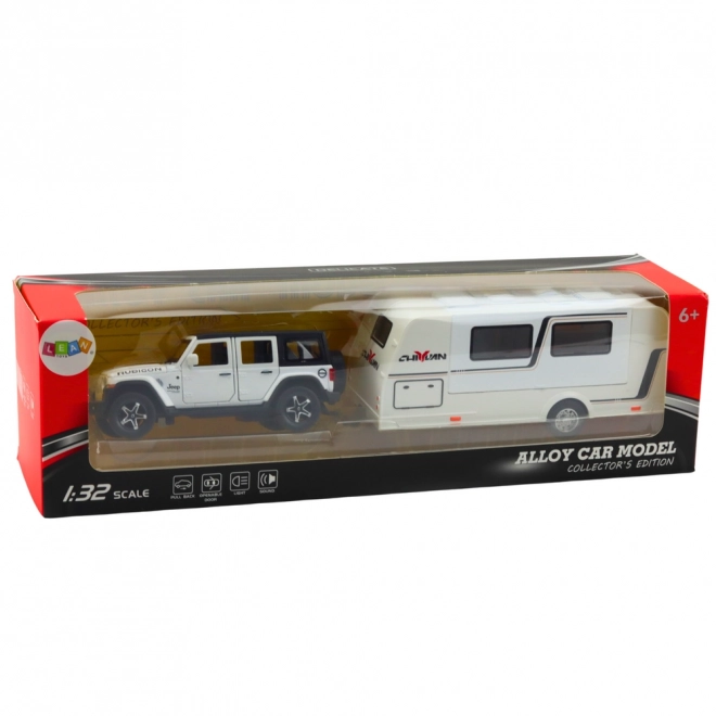 Weißer Geländewagen mit Wohnwagen 1:32