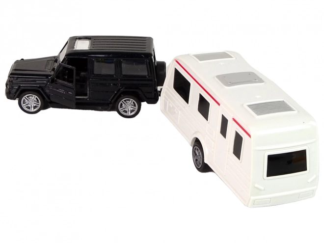 SUV-Modell mit Wohnwagen zum Campen