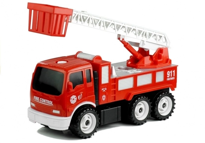 Feuerwehrwagen mit Drehleiter und Werkzeug