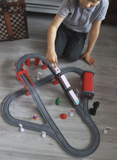 Elektrische Eisenbahn mit Brücke und Tunnel