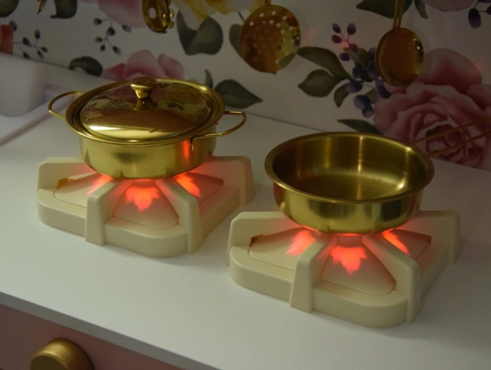 Leuchtende Kochfelder und realistisches Kocherlebnis