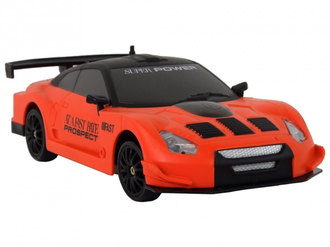 Ferngesteuertes Sportauto mit austauschbaren Rädern