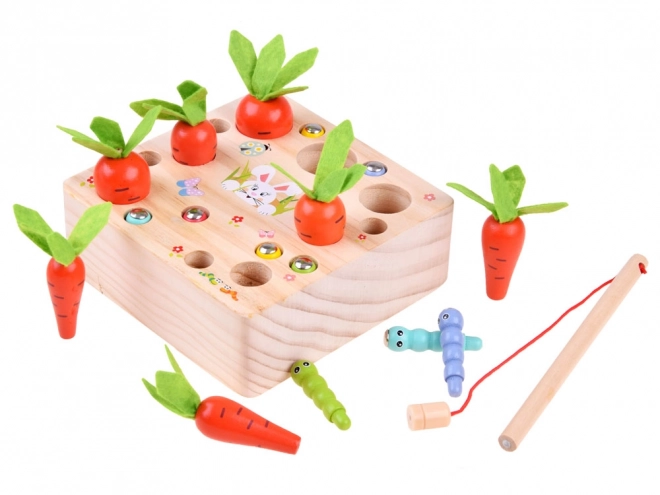 Holzspiel mit Möhren und Würmern