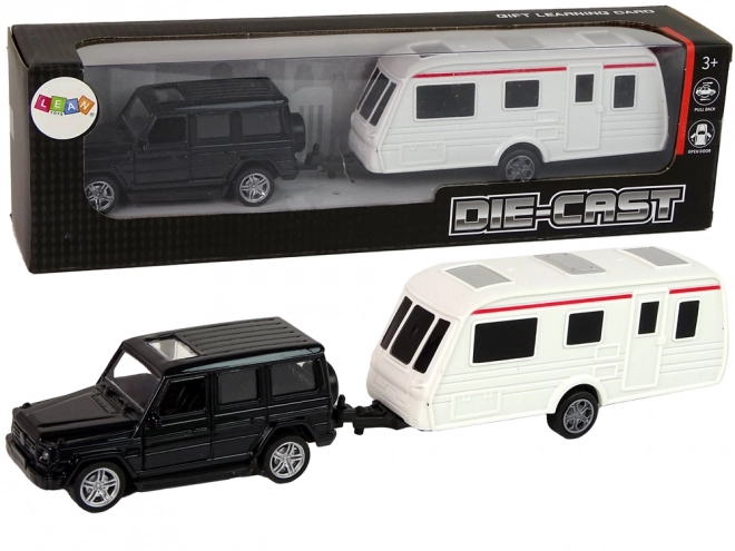 SUV-Modell mit Wohnwagen zum Campen
