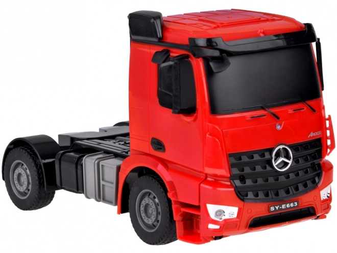 Mercedes Baukasten mit ferngesteuertem LKW und Bagger – Maßstab 1:26