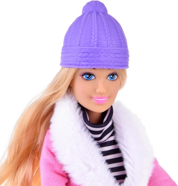Langes blondes Haar zum Stylen