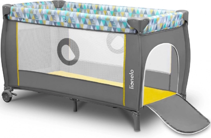 Sichere Spielzone mit seitlichem Einstieg