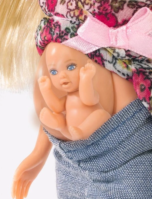 Öffnender Bauch und Baby im Inneren