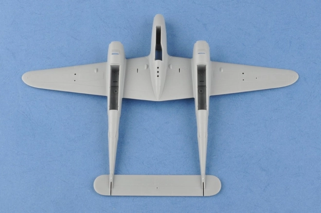 Plastikmodell des amerikanischen Kampfflugzeugs P-38 Lightning