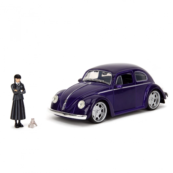 VW Käfer Model 1:24 mit Wednesday Addams Figur